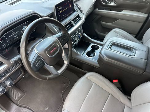 Used 2024 GMC Yukon SLT AWD/4WD image 11