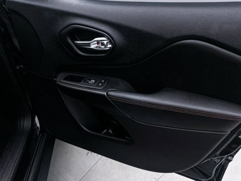 Used 2022 Jeep Cherokee Trailhawk w/ Comfort/Convenience Group image 28