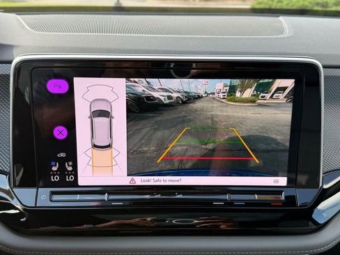 Used 2024 Volkswagen Atlas Cross Sport SEL R-Line image 15