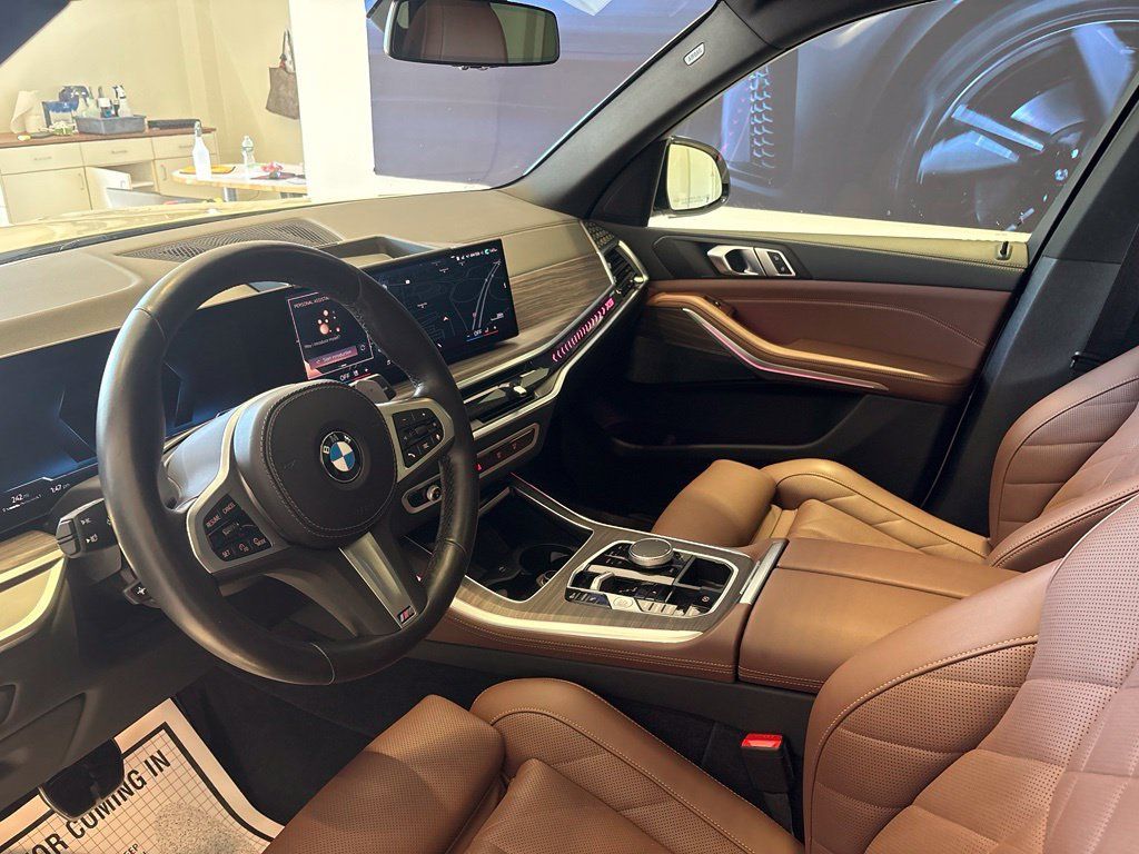 Used 2024 BMW X5 xDrive40i w/ M Sport Package AWD/4WD image 14