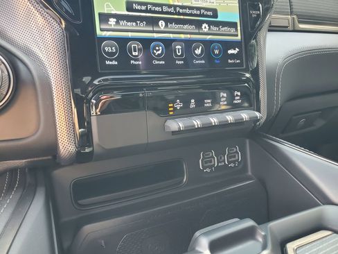 Used 2021 RAM 1500 Limited w/ Night Edition RWD image 32
