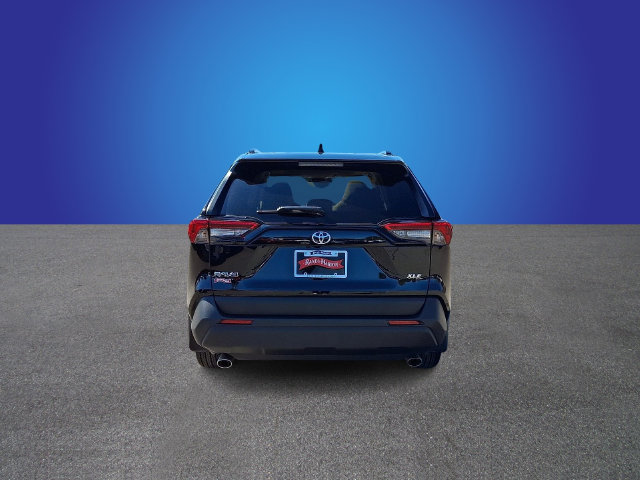 Used 2025 Toyota RAV4 XLE w/ Convenience Package FWD image 5