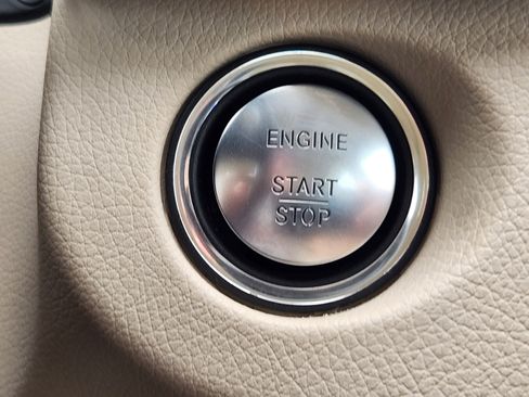 Used 2014 Mercedes-Benz E 350 4MATIC Sedan image 33