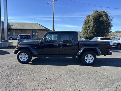 Used 2022 Jeep Gladiator Sport image 2