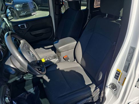 Used 2021 Jeep Wrangler Unlimited Sport image 17