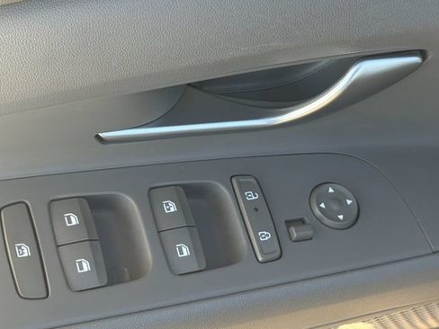 Used 2025 Hyundai Elantra SEL FWD image 13
