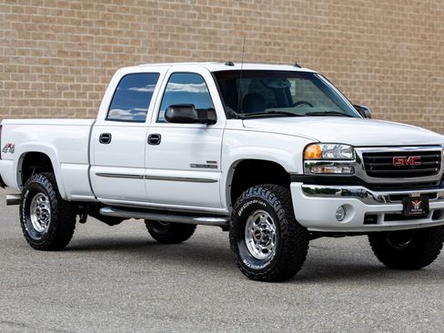 Used 2005 GMC Sierra 2500 SLE w/ Heavy-Duty Power Package AWD/4WD image 6