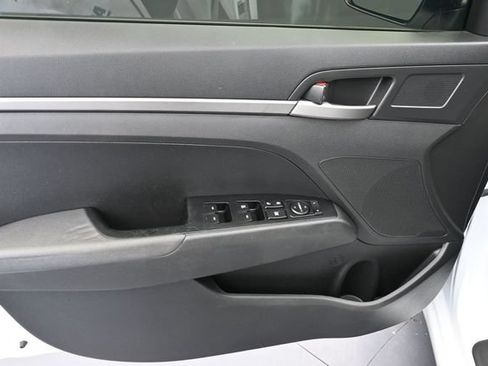 Used 2018 Hyundai Elantra SE FWD image 24