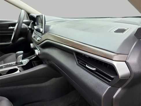 Used 2024 Nissan Altima 2.5 SV image 13