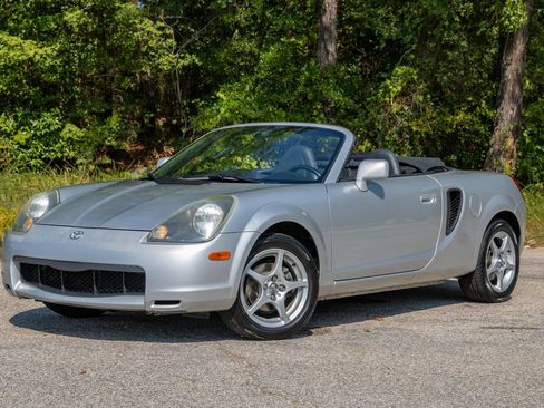 Used 2002 Toyota MR2 RWD image 2
