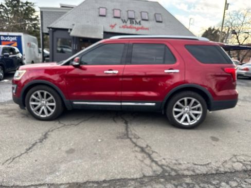 Used 2017 Ford Explorer Limited image 7