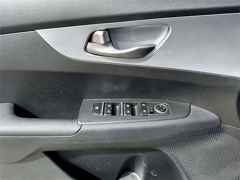 Used 2022 Kia Forte LXS w/ LXS Technology Package image 11