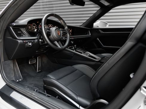 Certified 2022 Porsche 911 Targa 4S w/ Premium Package AWD/4WD image 4