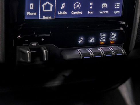 Used 2024 RAM 2500 Big Horn w/ Safety Group image 23