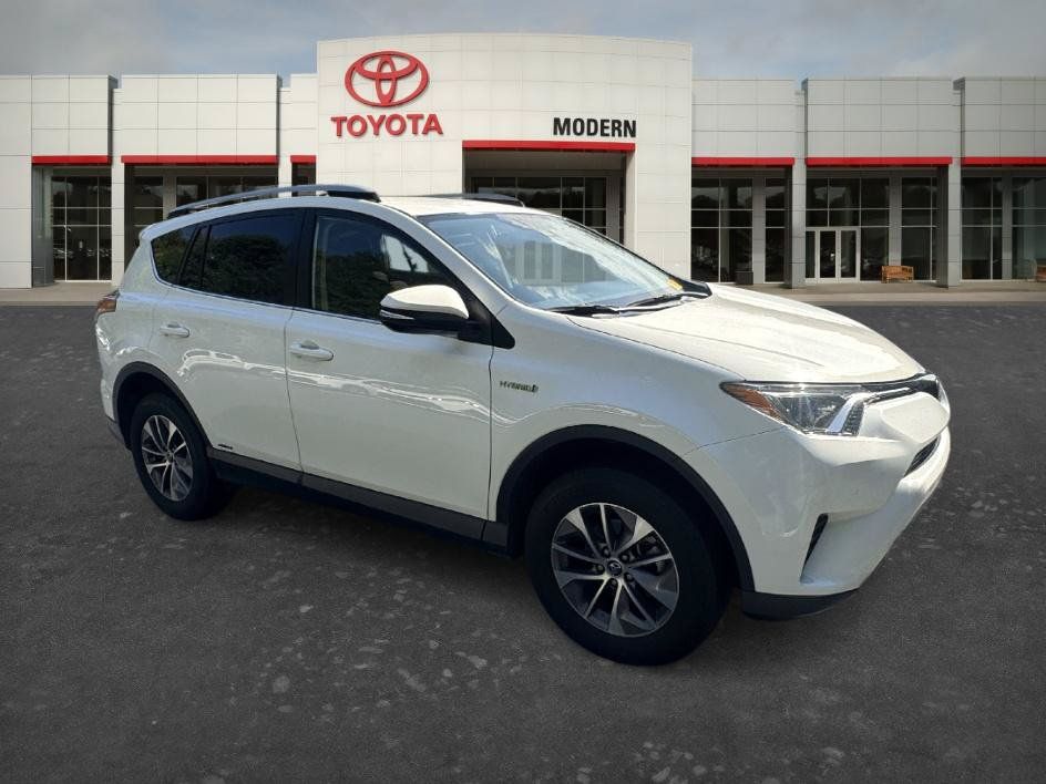 Used 2018 Toyota RAV4 LE AWD/4WD image 6