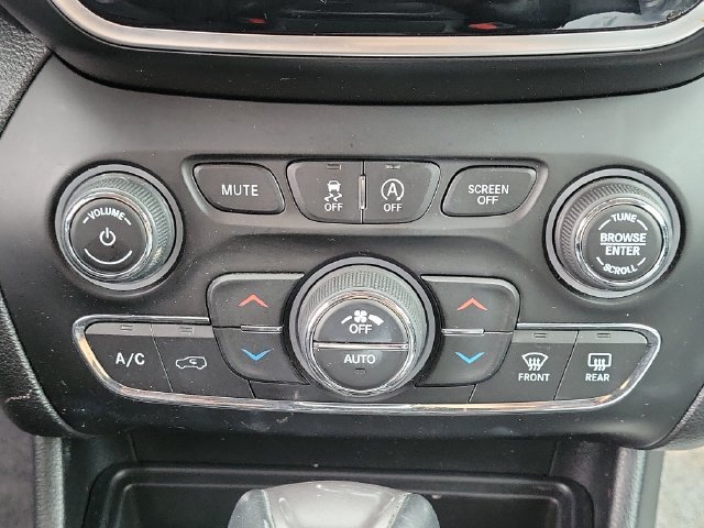 Used 2019 Jeep Cherokee Limited FWD image 26