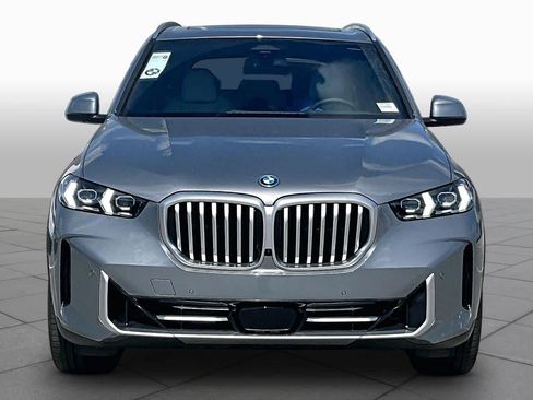 Used 2026 BMW X5 xDrive50e w/ Premium Package AWD/4WD image 3