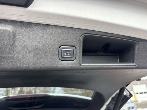 Used 2019 GMC Terrain SLE w/ Driver Convenience Package image 13