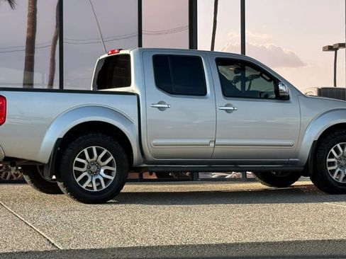 Used 2013 Nissan Frontier SL w/ Moonroof Pkg AWD/4WD image 13