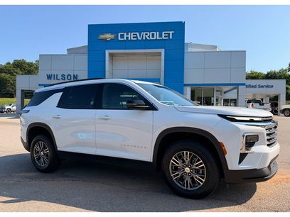 Used 2025 Chevrolet Traverse LT