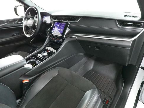 Used 2022 Jeep Grand Cherokee Altitude image 32