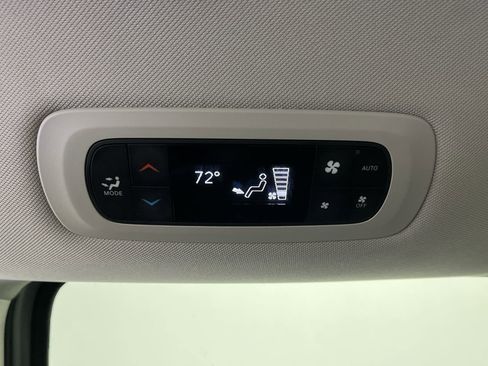 Used 2024 Chrysler Pacifica Touring-L image 11