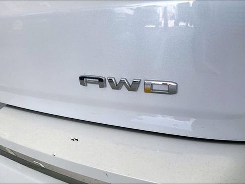 Used 2024 GMC Terrain Denali w/ Denali Premium Package AWD/4WD image 7