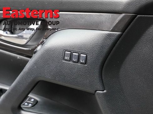 Used 2020 Nissan Rogue SV w/ Premium Package image 22