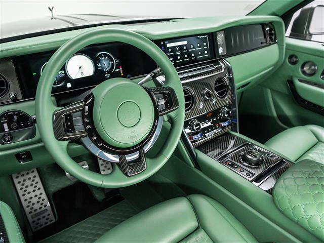 Used 2025 Rolls-Royce Cullinan AWD/4WD image 12
