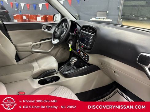 Used 2024 Kia Soul LX w/ Option Group 015 FWD image 36