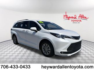 Certified 2025 Toyota Sienna XLE FWD video 1