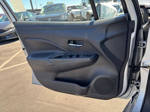 Used 2025 Nissan Versa SV FWD image 18