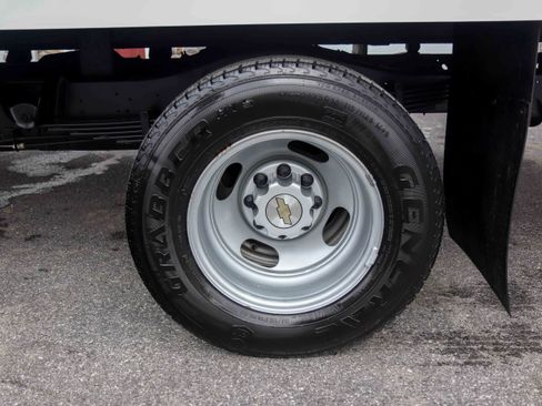 Used 2024 Chevrolet Express 3500 w/ Power Convenience Package image 24