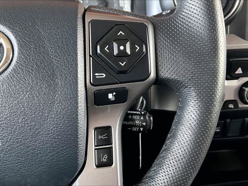 Used 2019 Toyota Tacoma SR5 AWD/4WD image 10