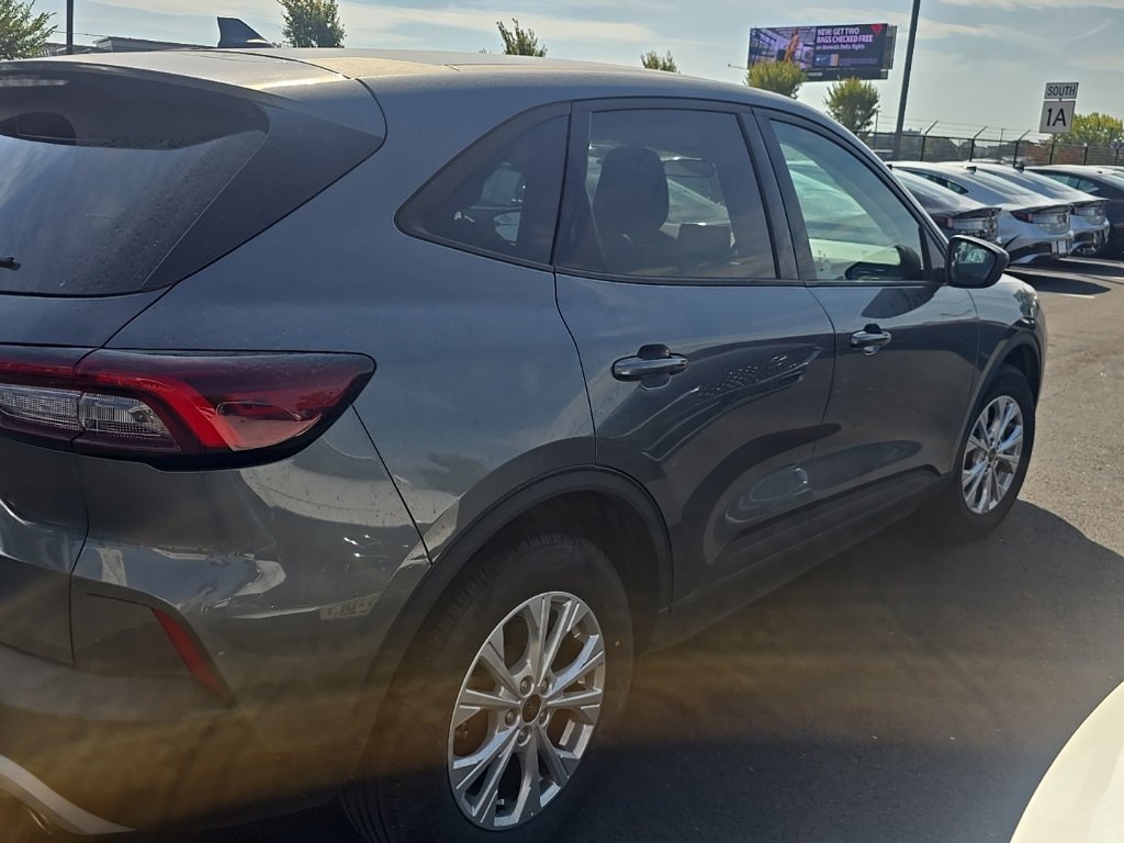 Used 2025 Ford Escape Active FWD image 3