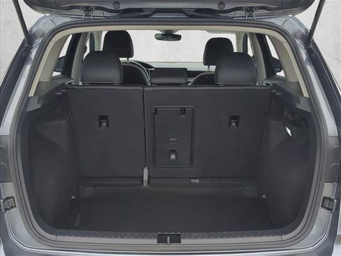 Used 2025 Volkswagen Taos SE FWD image 18
