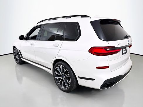 Used 2021 BMW X7 M50i image 5