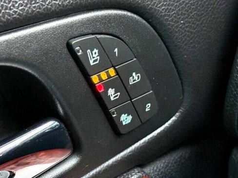 Used 2011 Chevrolet Avalanche LTZ image 34