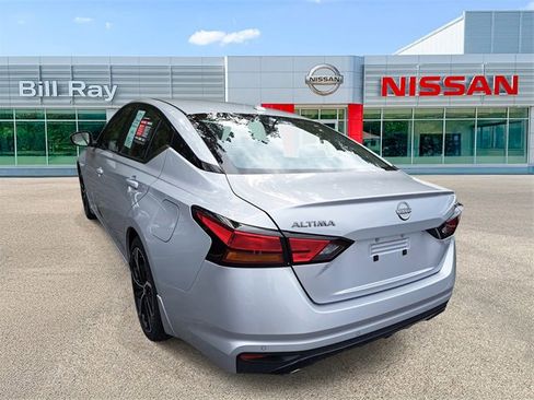 Used 2024 Nissan Altima 2.5 SR w/ SR Premium Package image 3