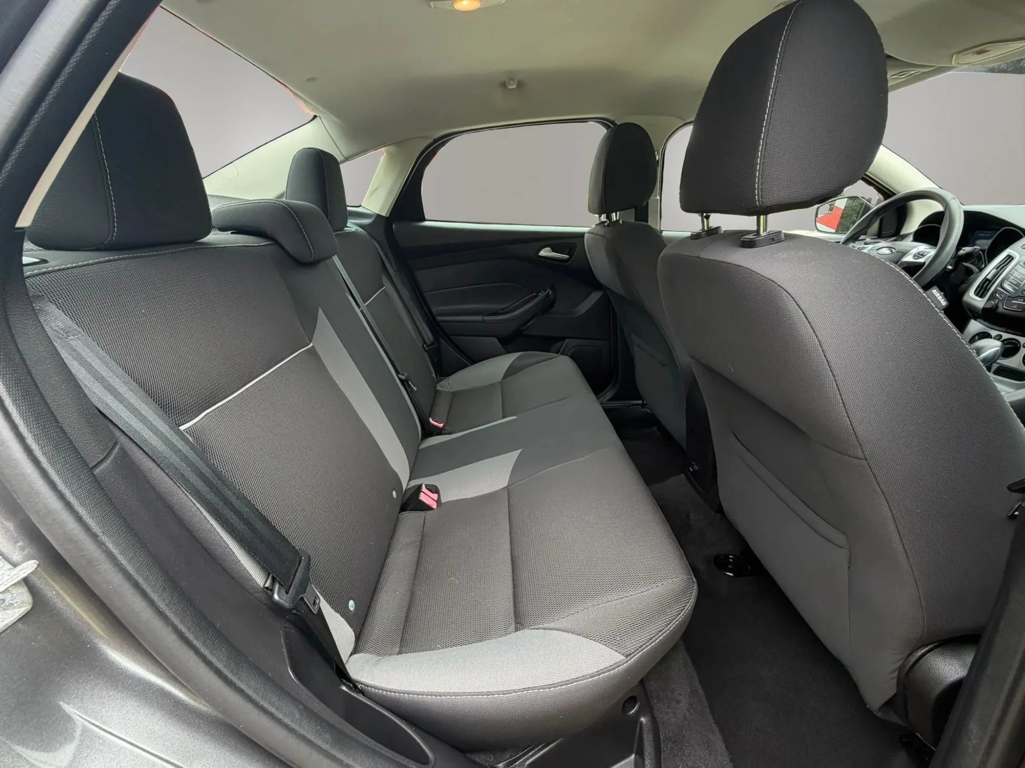 Used 2014 Ford Focus SE FWD image 30