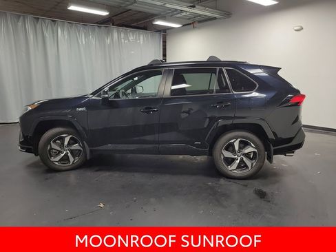 Used 2021 Toyota RAV4 SE image 5