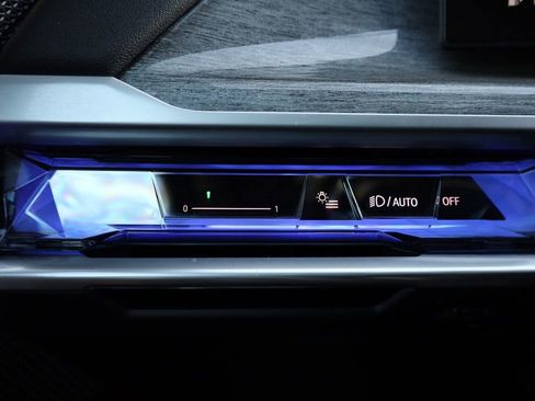 Used 2023 BMW 740i w/ Parking Assistance Package image 38