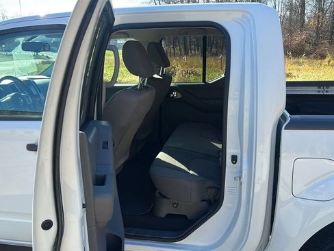 Used 2021 Nissan Frontier SV w/ Midnight Edition Floor Mats image 29