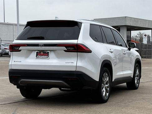 Used 2024 Toyota Grand Highlander AWD Hybrid image 4