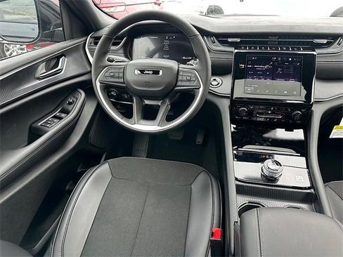 New 2025 Jeep Grand Cherokee Altitude image 16