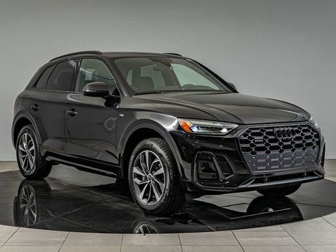 Used 2024 Audi Q5 2.0T Premium w/ Summer of Audi Package AWD/4WD image 3