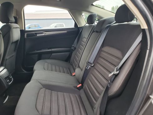 Used 2019 Ford Fusion SE FWD image 25