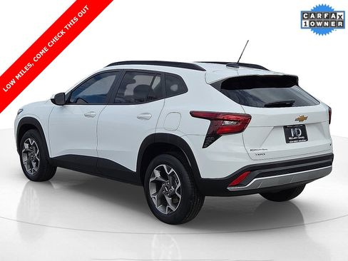 Used 2025 Chevrolet Trax LT w/ LT Convenience Package image 4