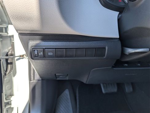 Used 2021 Toyota Corolla LE image 14