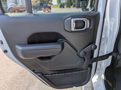 Used 2024 Jeep Wrangler Unlimited Sport AWD/4WD image 17